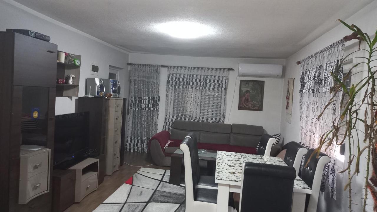 Apartmani ,,Bato,, Сеница Экстерьер фото
