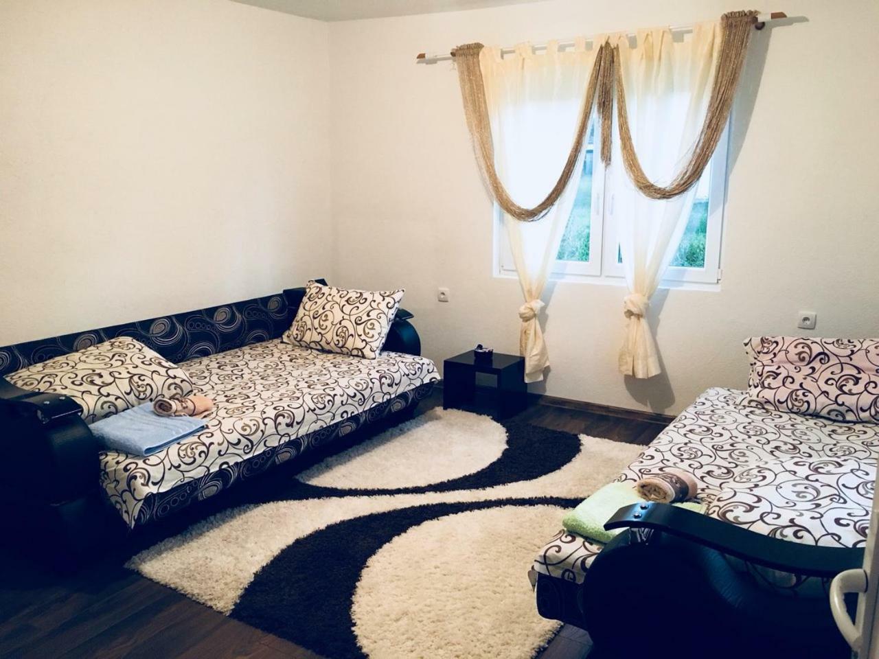 Apartmani ,,Bato,, Сеница Экстерьер фото